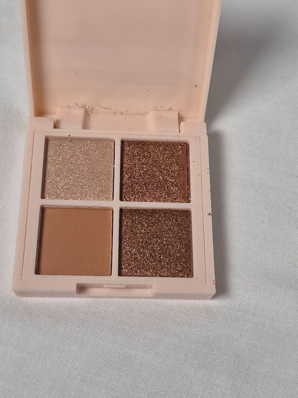 Basic Beauty Eyeshadow EYE SHADOW Shimmer Quad 0.14oz/4g - Hot Cocoa Bom* - NEW